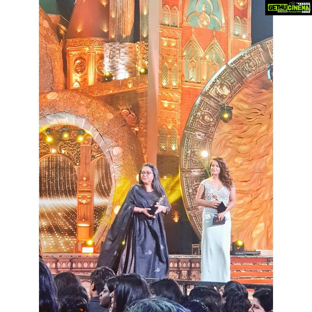 Neetu Chandra Instagram - Off to giving, one of the most prestigious awards! Guess ?? #starscreenawards #Mumbai