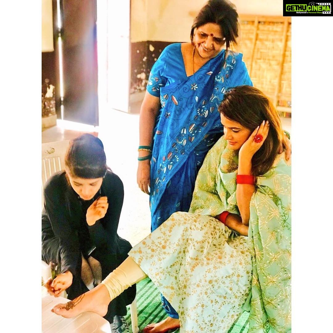 Neetu Chandra Instagram - And now is the #mehendi time! #Indian #tradition #marriage Chacha's son #cousin #Brother ❤