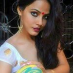 Neetu Chandra Instagram – What do you think of this look ? #filmy #bollywood  #raw #indian #ethinic #eye #talking ❤❤❤ Mumbai, Maharashtra