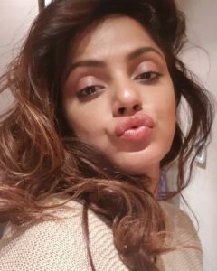 Neetu Chandra Instagram - Thank you so much and huggggggg to everyone for heart touching and #overwhelming reactions on my last post ❤ #flyingkisses #love and #respect ❤😘 #nofiltersneeded Delhi, India