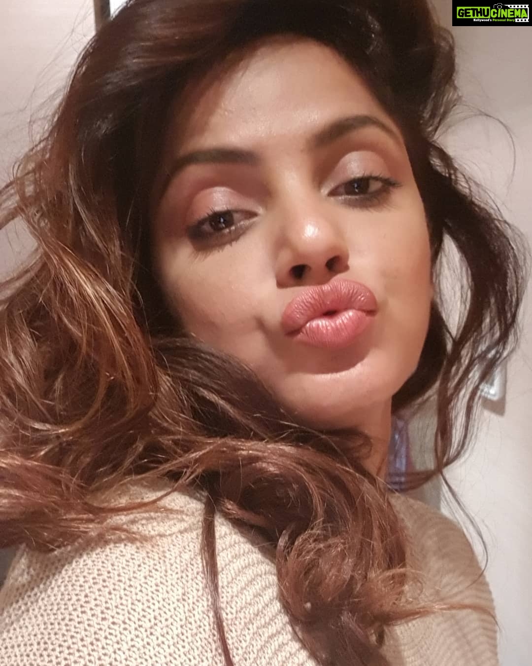 Neetu Chandra Instagram - Thank you so much and huggggggg to everyone for heart touching and #overwhelming reactions on my last post ❤ #flyingkisses #love and #respect ❤😘 #nofiltersneeded Delhi, India