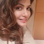 Neetu Chandra Instagram - A #sundayfunday #smile and #flyingkiss to all of you ❤ #nofilterneeded 😘
