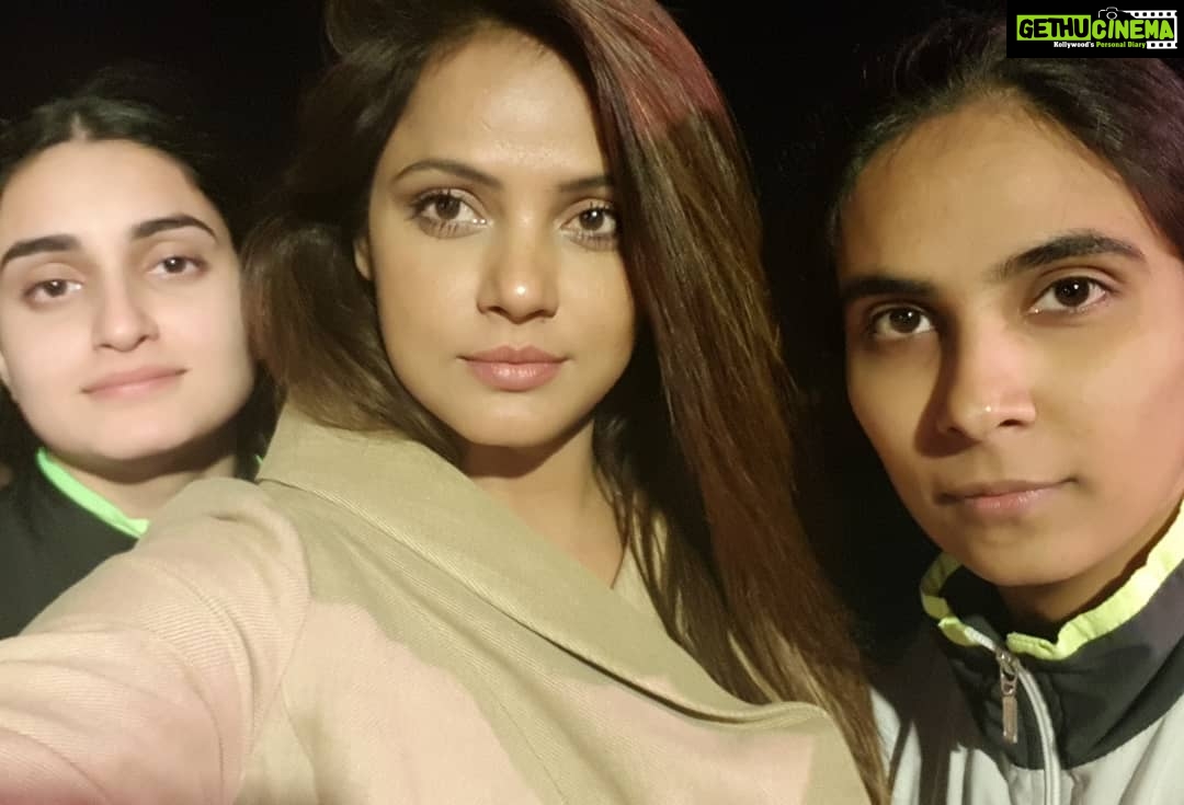 Neetu Chandra Instagram - And it's a draw! So we have our balancing act on 😘😇 @patnapirates Delhi, India