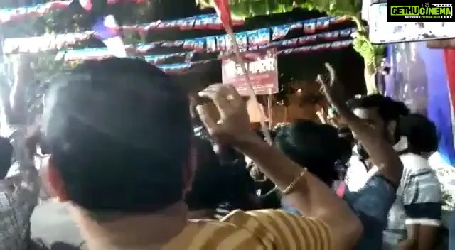 Neetu Chandra Instagram - This is why I love #Tamil #Cimema 😇 #Tamil #Audience and their love ❤ #Rajnikanth sir 🙏 Your ardent fan 😊🙏 #auroraCinema #Mumbai 5am today #2Point0 Movie Tamil ! Can't wait to watch #2Point0 😁