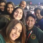 Neetu Chandra Instagram - Counting the blessings and wishes of each and everyone of you. We won again! Keep us in your prayers and Dua 🙏 See you in Delhi on the 30th at #tyagrajstadium 9pm. 😘😇🤗❤ Love you all! @patnapirates Great game boys😍 Thank you to All of you 🙏 with the CEO of @patnapirates Mr. Pawan S Rana 😘💪 The force behind the strength ❤ Balewadi Stadium