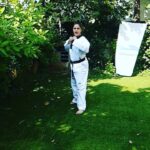 Neetu Chandra Instagram - Skills comes with responsibilities! #kukkiwon #ambassador Of #India keeps me on my toes🙏😊 A session with Grandmaster #leejeonghee in #pune 😇 #fittness #sport #taekwondo All this credit has to go to my #mother 🙏 Thank you Mom ❤🙏 Pune, Maharashtra