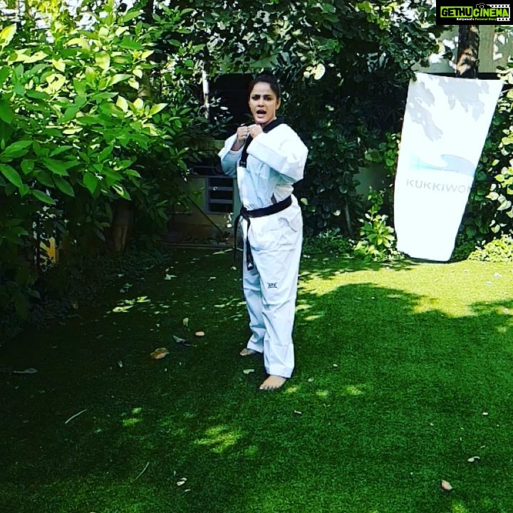Neetu Chandra Instagram - Skills comes with responsibilities! #kukkiwon #ambassador Of #India keeps me on my toesππ A session with Grandmaster #leejeonghee in #pune π #fittness #sport #taekwondo All this credit has to go to my #mother π Thank you Mom β€π Pune, Maharashtra