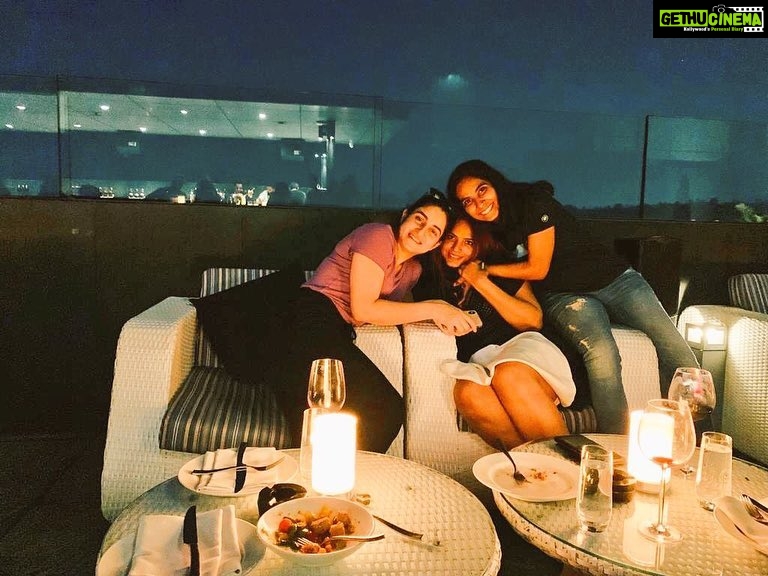 Neetu Chandra Instagram - Partying means, seriously partying ❤ Full of #laughter rides and crazy #Girlstalk 😘 #fun has no limit! Keep going #laugh #NightOut #jokes 😊😇🤗 #Pune ❤❤❤