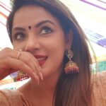 Neetu Chandra Instagram – Ladki tumhari kawari reh jati, maano humara ehsaan ki ladke ne haan kar di😂🤣 chacha’s son’s marriage #shaadi #brother ❤ Madhya Pradesh