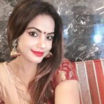Neetu Chandra Instagram – Ladki tumhari kawari reh jati, maano humara ehsaan ki ladke ne haan kar di😂🤣 chacha’s son’s marriage #shaadi #brother ❤ Madhya Pradesh