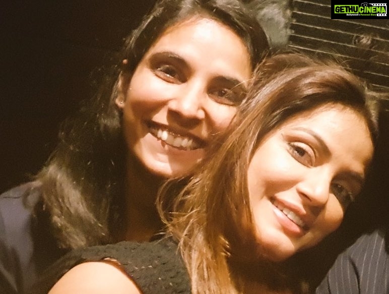 Neetu Chandra Instagram - Partying means, seriously partying ❤ Full of #laughter rides and crazy #Girlstalk 😘 #fun has no limit! Keep going #laugh #NightOut #jokes 😊😇🤗 #Pune ❤❤❤