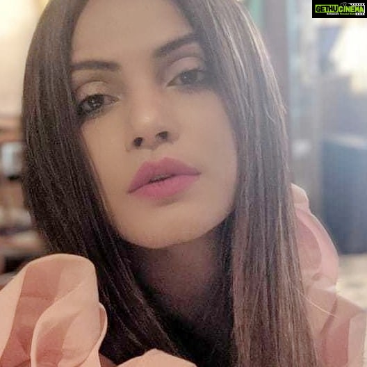 Neetu Chandra Instagram - No one ever called me a #model , yesterday I was called one❤ Caption this pic!!! #nofilterneeded Mumbai, Maharashtra