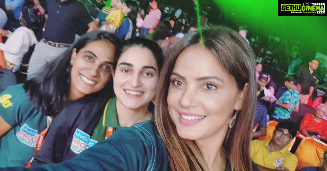 Neetu Chandra Instagram - Our smile says it all ❤ We won n how @patnapirates You are the Best! What a game! The unity, the support and the energy ❤❤❤ Focus focus focus! Now 15th! See you guys! This is just the start 💪💪💪😁