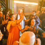 Neetu Chandra Instagram - The festival wd the happiness of seniors,Open Hearts d soulful feelings❤@PrithviTheatre festival starts wd the traditional approach of breaking Nariyal n lighting Diyas 🙏😊 What a fabulous play by #NaseeruddinShah sir #Thetruth and d man behind d show,my dear #Kunalkapoor😊🤗