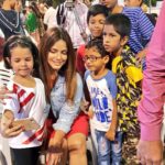 Neetu Chandra Instagram – When you have such cute kids asking for #selfie and screaming your name then what do you do❤ #ymca #andheri #Mumbai 😍😘 Thank you to the management and authorities for giving them so much love n care 🙏😊🤗