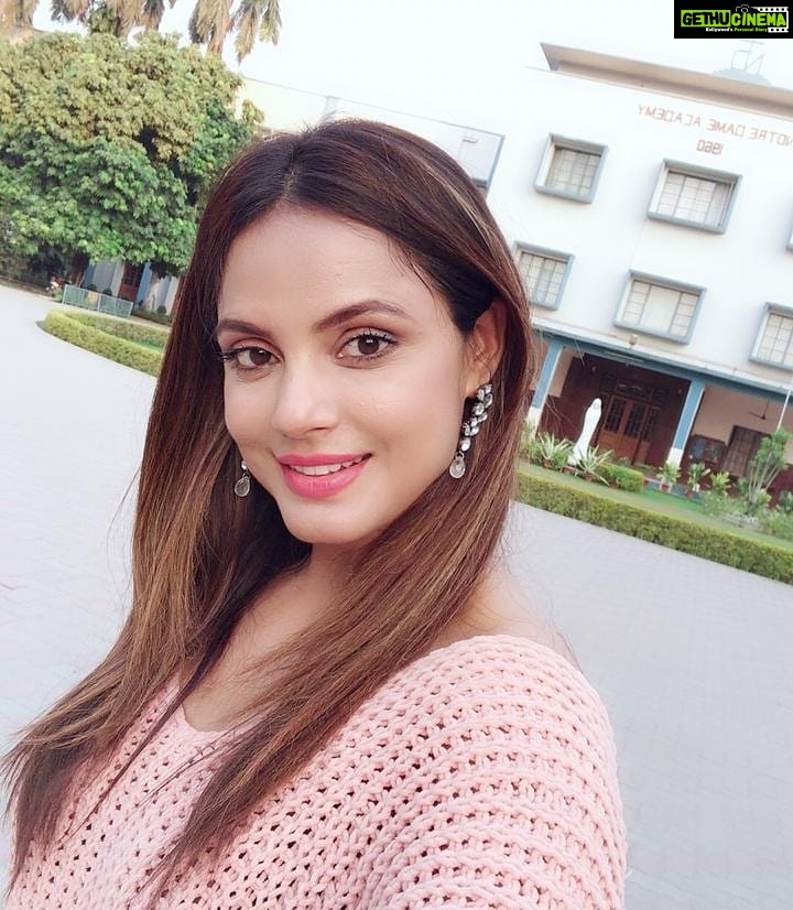 Neetu Chandra Instagram - I visited my #school today #notredameacademy #patna #bihar Loved it! 🙏😊