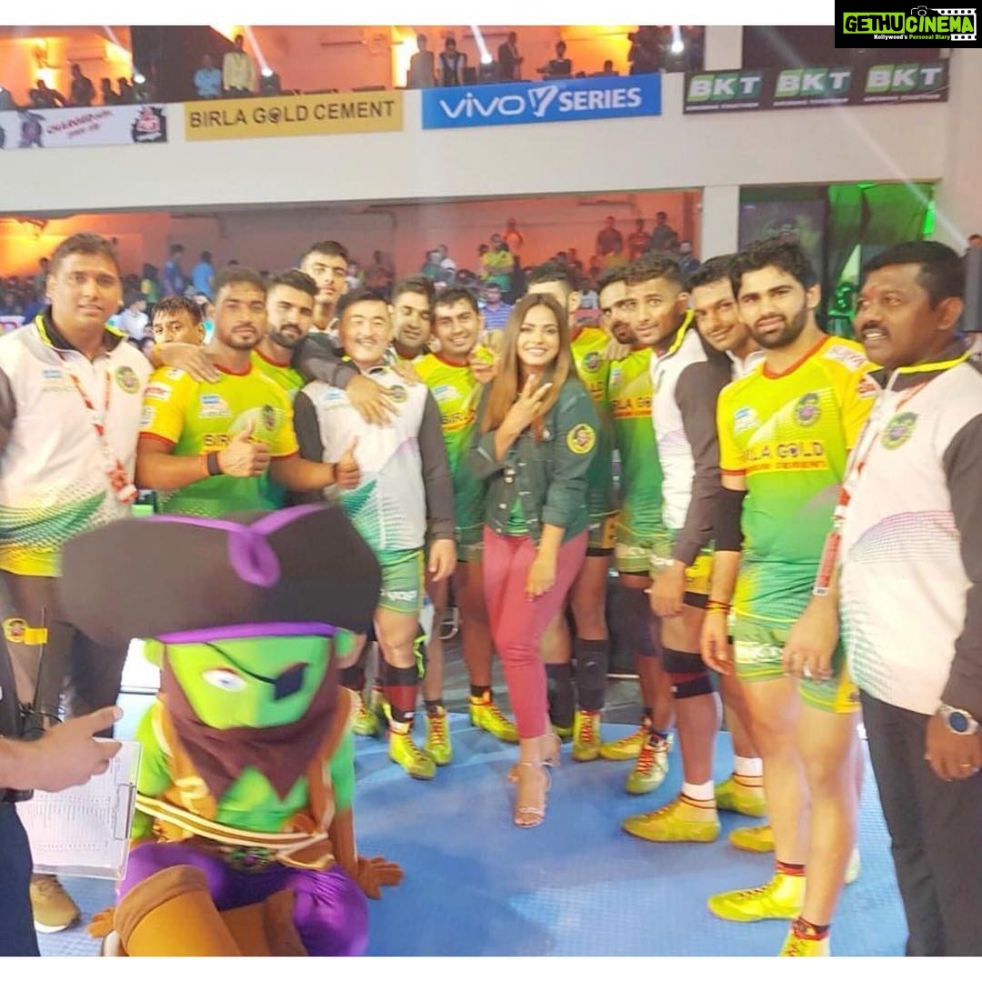 Neetu Chandra Instagram - And my @patnapirates wins! Lage raho, daate raho!! @starsportsindia @prokabaddi ❤ #Patna