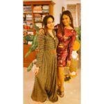 Neetu Chandra Instagram - When you end a beautiful festive day #Diwali⁠ ⁠ with a beautiful soul sister, it feels complete! @ShwetaPandit7 you are a gem ❤ Love you guys❤ Good Night 😊😇