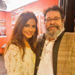 Neetu Chandra Instagram - The festival wd the happiness of seniors,Open Hearts d soulful feelings❤@PrithviTheatre festival starts wd the traditional approach of breaking Nariyal n lighting Diyas 🙏😊 What a fabulous play by #NaseeruddinShah sir #Thetruth and d man behind d show,my dear #Kunalkapoor😊🤗