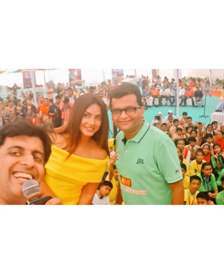 Neetu Chandra Instagram - Saw some awesome performances on the platform, for underprivileged slum kids organised by #DrAnilmurarka s initiative #Samarpn today. I wish n pray, they get their recognition in the course of time and their talent is appreciated! Amen 🙏😊 Thank you so much n Great Luck 💪👍😘