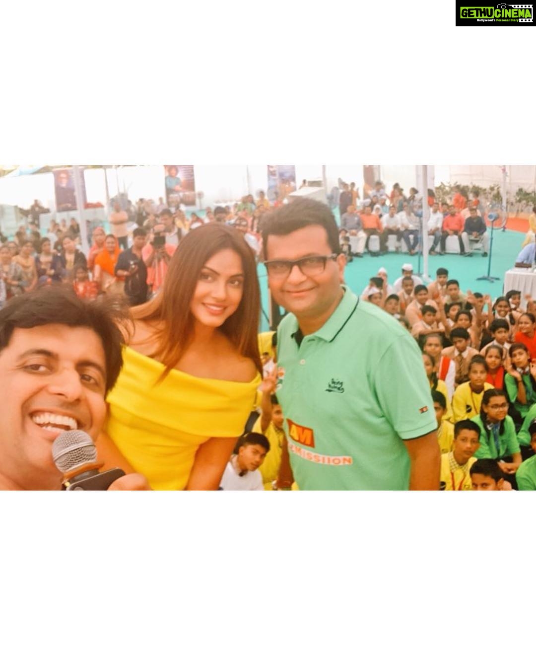 Neetu Chandra Instagram - Saw some awesome performances on the platform, for underprivileged slum kids organised by #DrAnilmurarka s initiative #Samarpn today. I wish n pray, they get their recognition in the course of time and their talent is appreciated! Amen ππ Thank you so much n Great Luck πͺππ