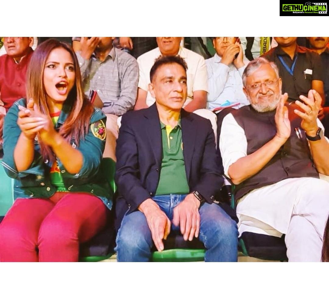 Neetu Chandra Instagram - I would like 2 Thank @sushilkumarmodi.bihar sir @rajeshvshah sir, owner of @patnapirates 4 making ds dream come true @prokabaddi league 2 happen in our #Patna again @starsportsindia 4 putting up such an extravagant show. Witnessed d crowd, loving it. Hope ds continues! Amen 🙏😊 #sports 😊