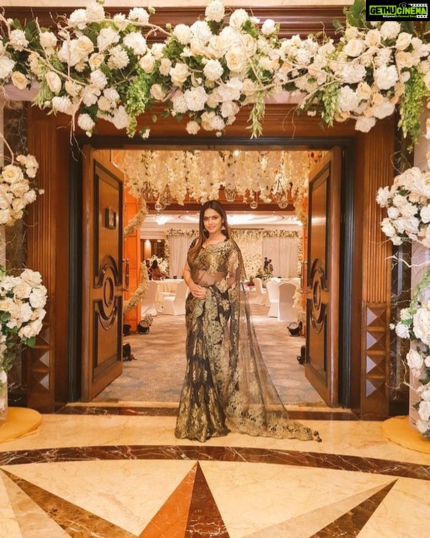 Neetu Chandra Instagram - Did I tell you #saari It's my all time favourite ❤ #theplayboymrsawhney releasing today on #royalstag #barrelselect #largeshortfilms ❤ #Tajlandsend #Mumbai ❤❤❤