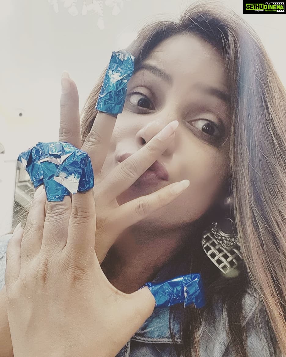 Neetu Chandra Instagram - Hey #nails in process ❤ Guess the #colour 🤭🤔 Mumbai, Maharashtra