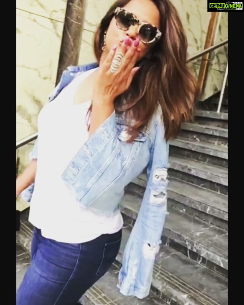 Neetu Chandra Instagram - They said, I have a #snake #walk 😘 Really ? I am just looking for the owner of the bean on whose music I am walking! lol 🤭🤣😂❤ Any guesses ? Indigo Deli Juhu
