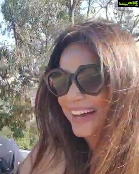 Neetu Chandra Instagram - Stuck on this song #Unsemilinazarkemerehoosuudgaye #hiking towards #griffithpark with Dr. #anilmohin 😍❤😘🙏 #fitnesslife #health n #styles ❤ Griffith Observatory