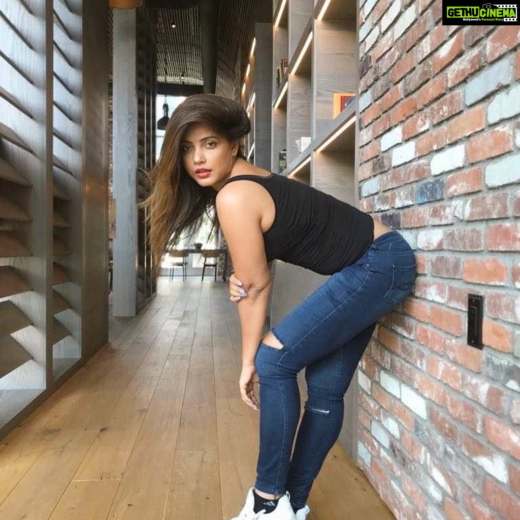 Neetu Chandra Instagram - The grid makes it cool! #Hair #wear I #swear 🤣😂 Casual will always be in #fashion n #Style ❤ Finally, my house is ready to welcome me! #Losangeles