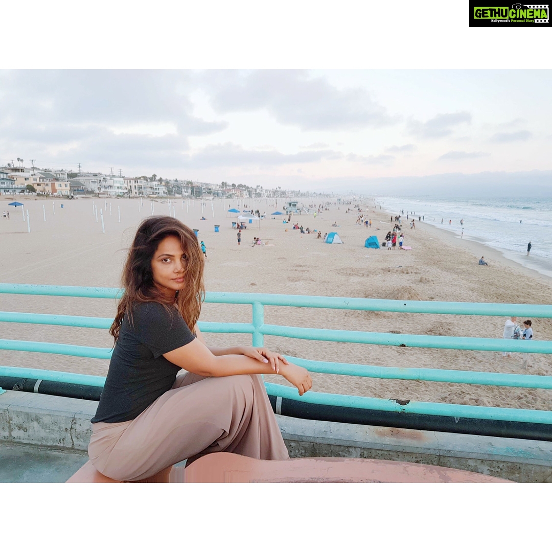 Neetu Chandra Instagram - Early Morning at #Manhattanbeachcity #losangeles 😘❤