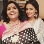 Neetu Chandra Instagram - My #mom is my #bestfriend and she wrote me this "मेरी सबसे प्यारी दोस्त मेरी बेटी नीतू है" means that I am her best friend ! ❤🙏 I love you mom 😇 Meri Bhi 🤗😘😘😘 Manhattan Beach, California