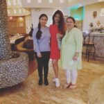 Neetu Chandra Instagram - Had a lovely time n great Indian food at #Bombaypalace #losangeles ❤❤❤ Thank you Guys 🙏🤗 Bombay Palace