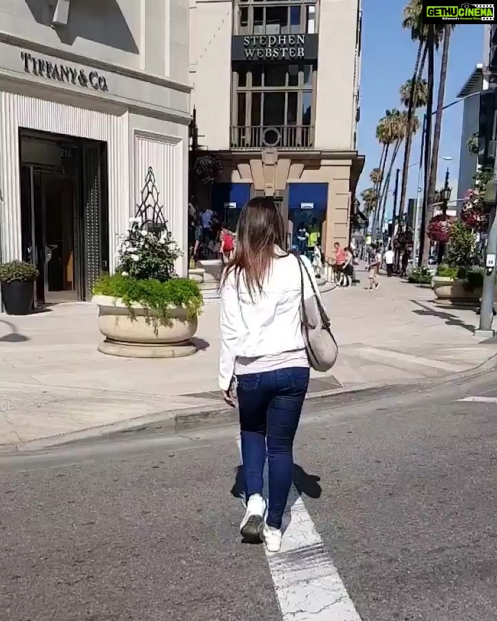 Neetu Chandra Instagram - Happy to finally cross it ! It took me time but I did the right way ! I 🙏😊🤗 #Losangeles loves me !! #SundayMorning ❤