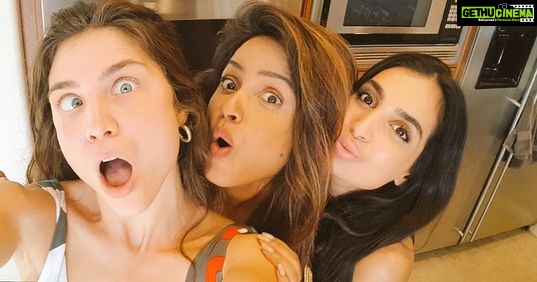 Neetu Chandra Instagram - We #Girls should have aaalllll the #fun !! ðĪŠ With #Inja #Shani n #Priya âĪðð #Losangeles #California #Usa âĪ I am blessed, they are amazing girls ð