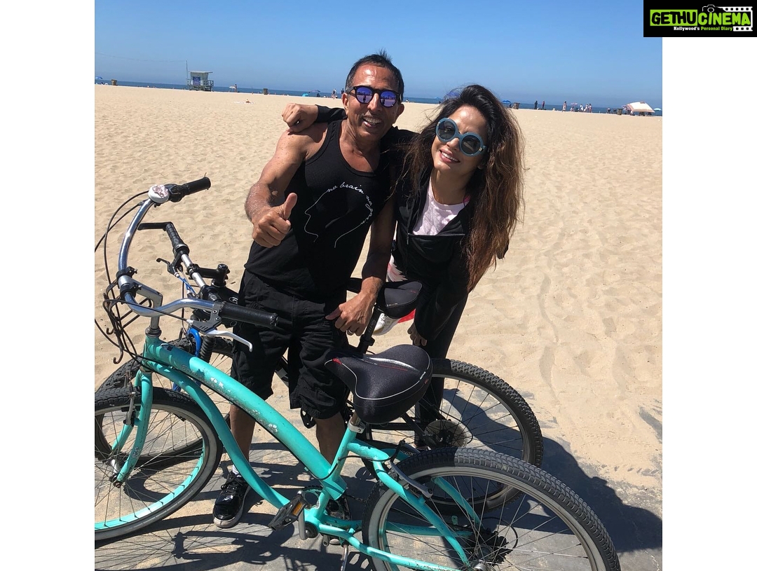 Neetu Chandra Instagram - The world is with Me!! On #Venice #beach to #Santamonica biking today 😘🤗 #Losangeles #usa 😘❤ #California with my dear sports buddy now #Anilmohin 😘🤗 you are the sweetest !!! Take care of yourself , you precious people ❤