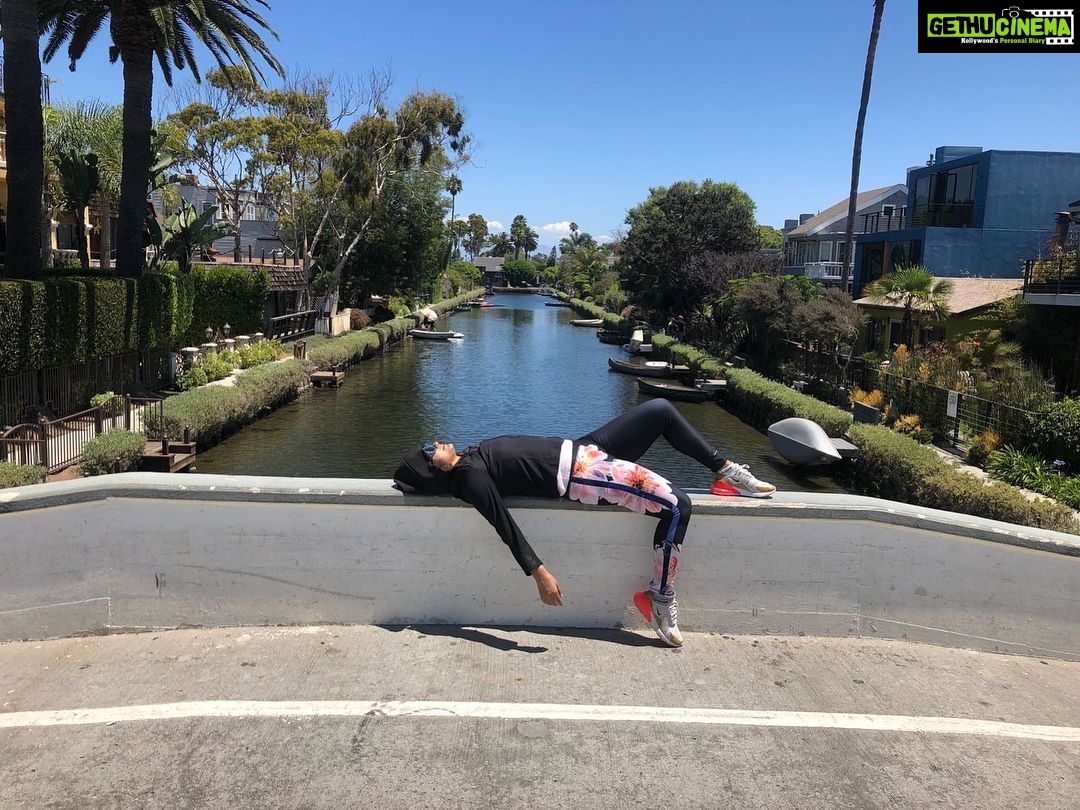 Neetu Chandra Instagram - The world is with Me!! On #Venice #beach to #Santamonica biking today 😘🤗 #Losangeles #usa 😘❤ #California with my dear sports buddy now #Anilmohin 😘🤗 you are the sweetest !!! Take care of yourself , you precious people ❤