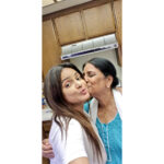 Neetu Chandra Instagram - Came to meet my Inspirational, strong n Angelic school teacher in #Clairemount #Losangeles #USA #MrsRajniverma with her elder sister!! Reflection n Shadows of my mother !I am blessed 🙏😊🤗 you are my strength. Pls. Take care of yourselves ❤ #NotredameAcademy #Patna #Bihar 😘❤
