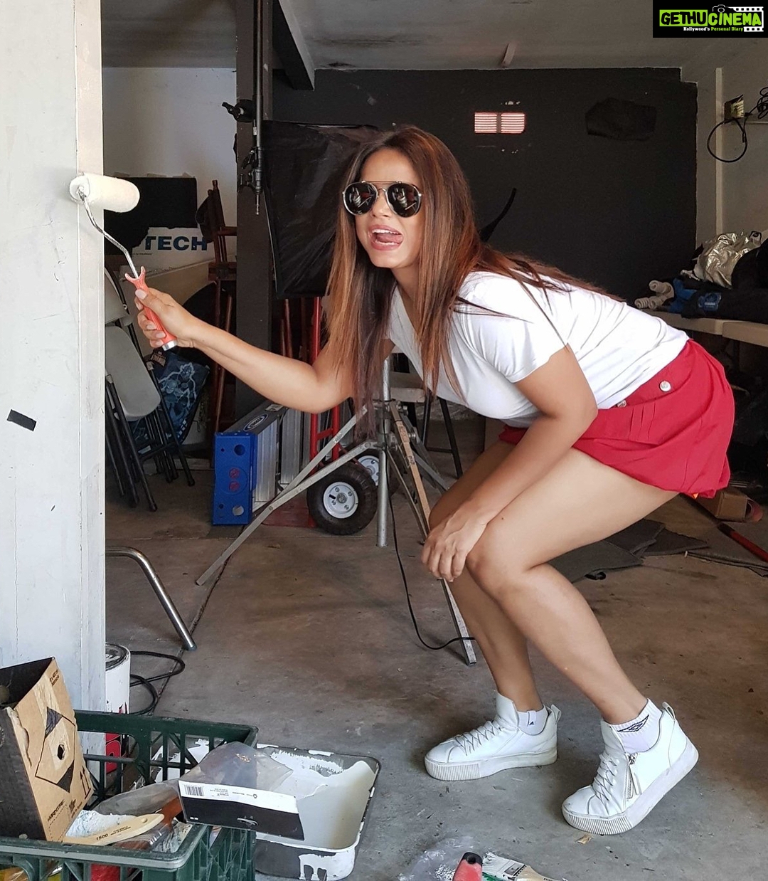 Neetu Chandra Instagram - Let's clean, clear n paint our dreams ππ€ OURSELVES ! Go ahead n make your opportunities, no one else will do it for you β€π #LOVE_YOURSELF_η΅_Answer #MotivationalSpeaker #Losangeles and remember #fitness matters !! Take care π€ππβ€ Hugggg