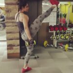 Neetu Chandra Instagram – A lot of work to do but when you do it, YOU BETTER DO IT 🤗😘 #fitness matters !! #legsday #gymmotivation Are you all fit ? Ask yourself ! Take care of yourself n your elders too 🙏🤗😘😘😘