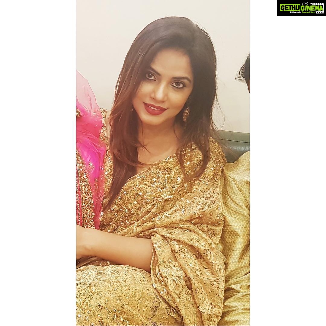 Neetu Chandra Instagram - In #Delhi now for my cousin s engagement! Congratulations Gaurav n Prerna !! Have a fabulous lovely future ahead 😊🤗😘😘😘😍
