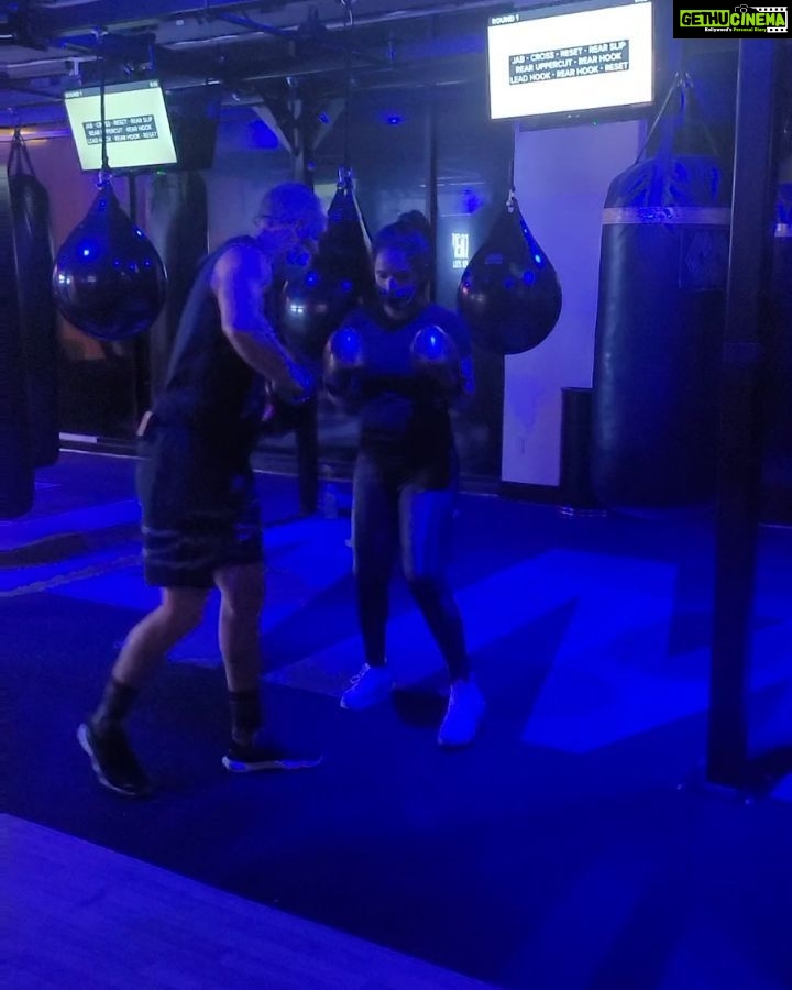 Neetu Chandra Instagram - Started my #boxing classes with coach @kb__92 at @mayweatherfitla What an awesome training π€π You always train with the best π€ππͺπͺπͺSo much fun β€ #boxing #fitness #freak #bodylove #mentalhealth #martialarts #boolywood #actorlife in #hollywood πͺπβ€ Mayweather Boxing + Fitness Los Angeles
