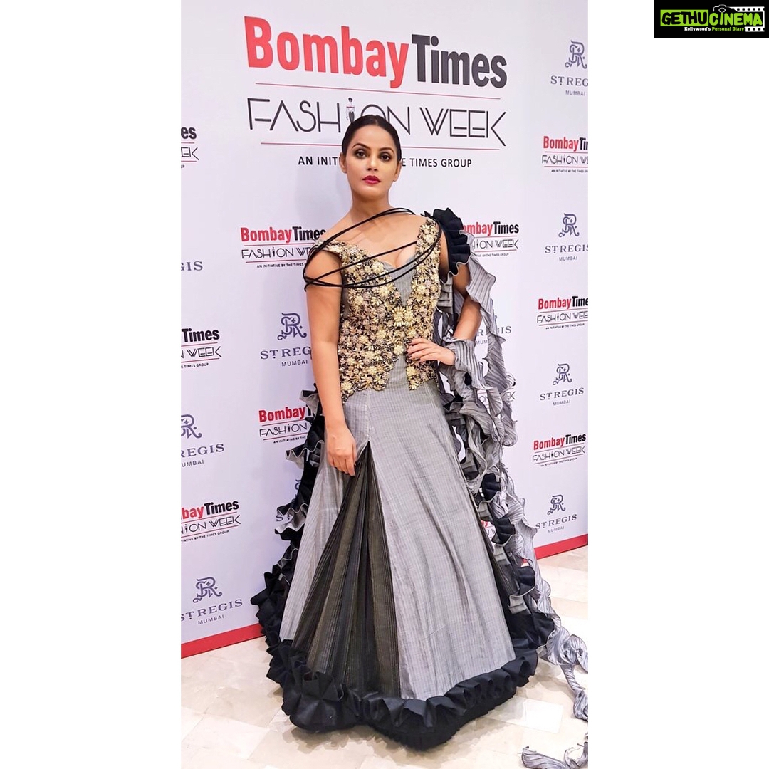 Neetu Chandra Instagram - It was fun being the showstopper for #Tasneemmerchant at #Bombaytimesfashionweek last evening ! Great Luck 😊😘