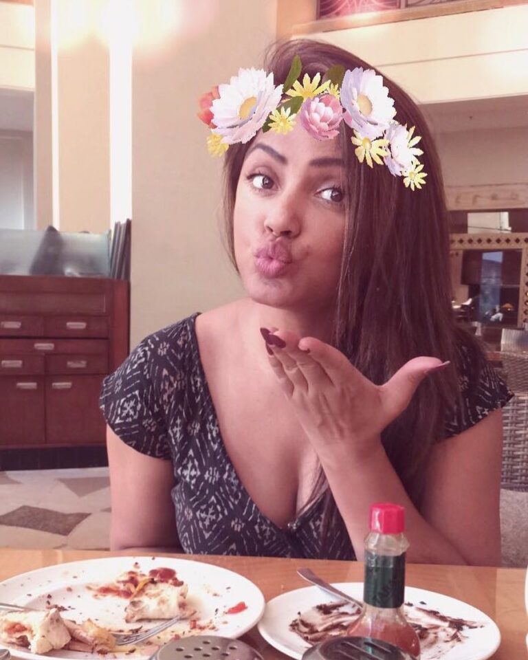 Neetu Chandra Instagram - Felt like #Pizza today 😍🤗 n loved it. 😘😘😘