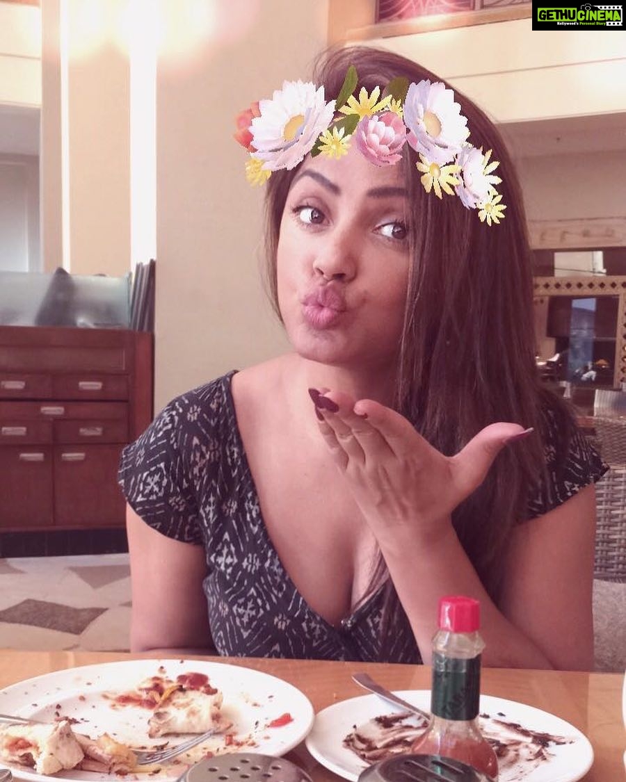 Neetu Chandra Instagram - Felt like #Pizza today 😍🤗 n loved it. 😘😘😘