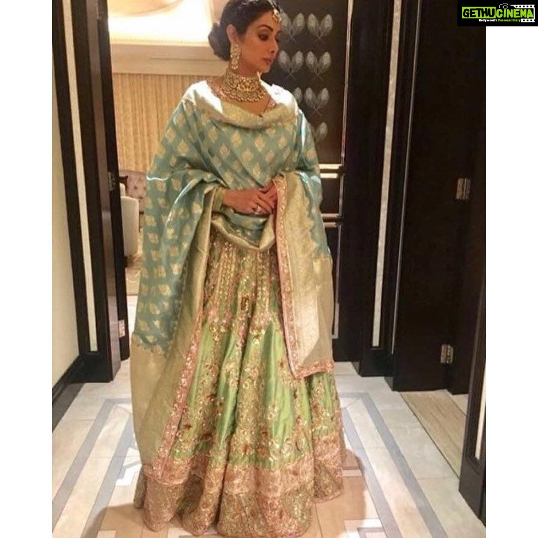 Neetu Chandra Instagram - Even the last day of her life she was the queen ! You will always be a queen in our Hearts n Memories #Sridevi Ji My condolences to #Jhanvi #Khushi #Boneyji and all her fans n loved ones. This news is soo sad. Very Unfair. Too soon ππ