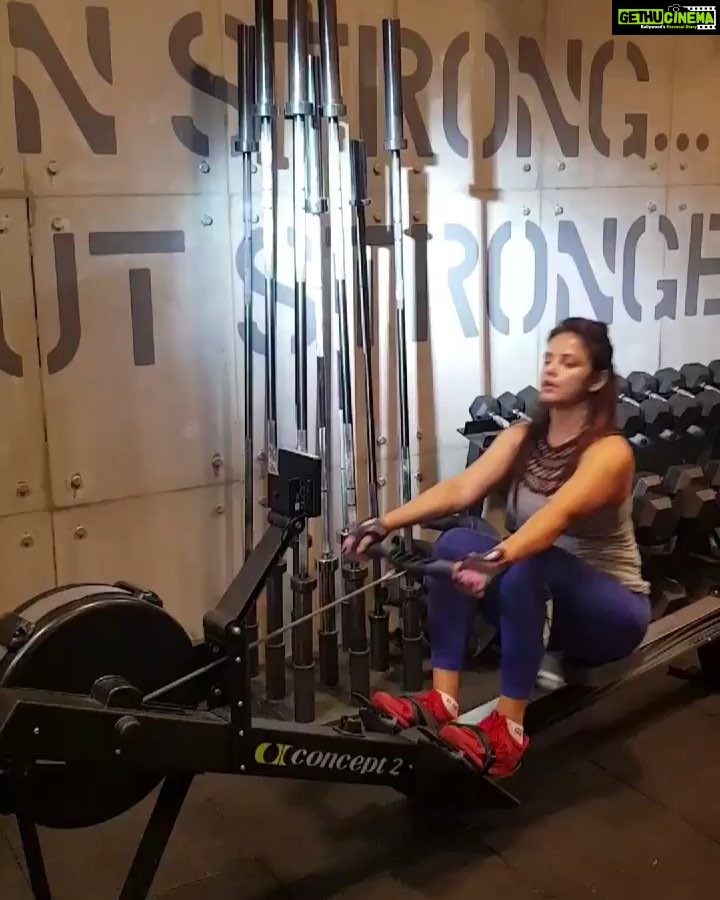 Neetu Chandra Instagram - 5k @concept2inc row inspired by the only workout by #President n #Vice-president of @houseofcards π Enjoy the #fitness #inspired #study #selfcare #inspirational πππππ Let's Go @eatbacondrinkcoffeeliftheavy @alpha7seas π€πβ€