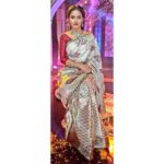 Neetu Chandra Instagram - Hello Everyone, I am shooting 4 our #Rangoli Tom. And day after for next 8 episodes. I would like U guys to send me Your Dil ki Baat n if I like it,I will say it as a thought, at d end of d episode, which is the pattern, I am sure you have seen it. Send QUICKLY😁 #DoordarshanNational 😘👍