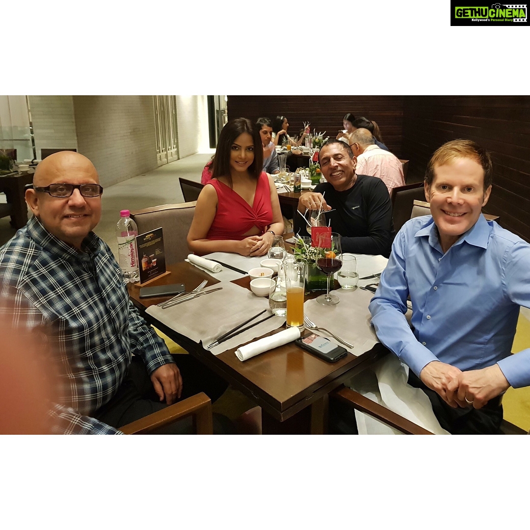 Neetu Chandra Instagram - Friends from #LOSANGELES for few days. Was so amazing to catch up with Director #Rajivrai the charming #Anilmohin n lovely #Johnscholz !! See you soon in LA !! #Dinner #Tajlandsend 😊😘🤗🤗🤗